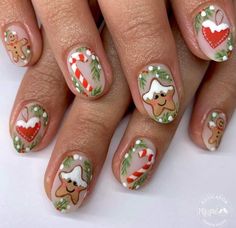 Christmas Candy Nail Art, Christmas Hair Short, Gnome Nails Christmas, Gnomes Nails, Retro Christmas Nails, Gnome Christmas Nails, Cute Nails Christmas, Funky Christmas Nails, Christmas Gnome Nails