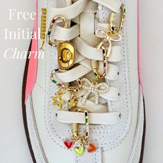 These stylish carabiner charms for sneakers are designed as a unique shoe charm for laces, featuring a stunning gold charm with an initial for a personalized touch. With additional elements like a cowboy hat, a women's bow charm, and charming gold hearts and stars, it makes a fabulous accessory for any footwear! 𝐃𝐄𝐓𝐀𝐈𝐋 ♥️ Free gold letter charm with any purchase ♥️ Gold filled carabiner and charms 𝐎𝐍𝐄 𝐒𝐈𝐙𝐄: 📏 Carabiner is approximately 2.3 cm long 𝐒𝐇𝐈𝐏𝐏𝐈𝐍𝐆 𝐓𝐈𝐌𝐄 📦 Avera Cowboy Hat Women, Cowboy Hats Women, Unique Shoe, Samba Shoes, Hearts And Stars, Chapeau Cowboy, Gold Hearts, Gold Letter, Letter Charm