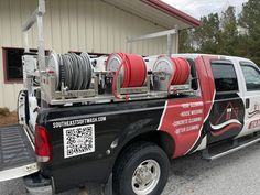 the truck is loaded with many different types of hoses