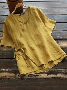 Cotton Short Tops, Cotton Tops Designs, Out Outfits, Short Blouses, Kurta Designs Women, Simple Blouse, Plain Shirt, Plain Shirts, Loose Blouse