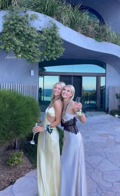 Prom Picture Poses, Senior Prom Dresses, Classy Prom Dresses, Modern Vintage Fashion, Prom Photos, Prom Dress Inspiration, Senior Prom