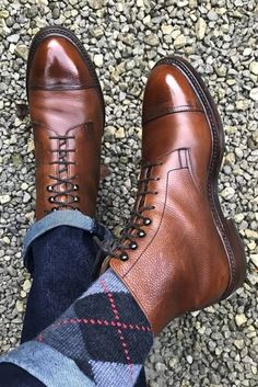 botas rockeras hombre y mujer moteros (327) Boots Outfit Men, Shoes And Socks, Cap Toe Boots, Gentleman Shoes, Casual Ankle Boots, Simple Shoes, Ankle Shoes, Mens Boots Fashion, Mens Leather Boots