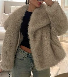 Canelhevan on ig #winteroutfit #winteroutfitideas #wintercoats #winterclothes #furcoat #fauxfurjacket #fauxfurcoat #jeansoutfit #jeanstrend #denimstyle #casualchicstyle #casualfashiontrends #casualwomensfashion #fallfits #falloutfits #falloutfitsforwomen Fluffy Trench Coat, Winter Fur Coat Aesthetic, Fluffy Hooded Faux Fur Outerwear, Winter Streetwear Fur Coat, Brown Fur Coat Aesthetic, Asian Bridal Makeup, Nyc Fits, Casual Fashion Trends, Spring Fits