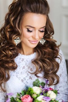 Nostalgic Charm Gorgeous Styles for Lengthy Locks Curled Hair With Braid, Trendy We Fryzurach, Crown Hairstyles, Hair Photo, Loose Hairstyles, Latest Hairstyles, Long Hair Styles Men, Free Hair, Bride Hairstyles