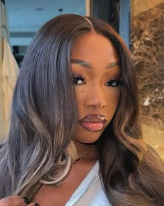 Uche Natori, Blonde Eyebrows, Round Face Makeup, Diy Wig, Black Women Makeup, Cute Makeup Looks, Curly Hair Women, Blonde Hair With Highlights