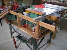 a table sawing machine sitting on top of a workbench