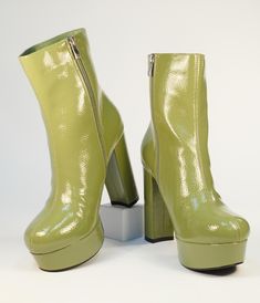 Unique Vintage Avocado Green Platform Heel Ankle Boots - Unique Vintage - Womens, SHOES, BOOTS Granite House, Scarah Screams, Drag Inspiration, 1970s Shoes, 70s Boots, 70s Shoes, Pants Unique, Green Platform, Junior Prom