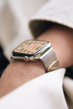 Apple Watch Outfit Men, Silver Apple Watch Band Ideas, Apple Watch Styling, Apple Watch Luxury, Apple Watch Women, Apple Watch Aesthetic, Apple Watch Style, Silver Apple Watch