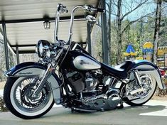 a black and white motorcycle parked in front of a building