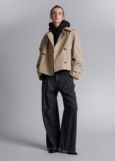 Collared Layered Jacket - Beige - Jackets - & Other Stories US Women Coat Outfit, Trenchcoat Outfit, Trench Outfit, Trench Coat Beige, Cropped Trench Coat, Tan Trench Coat, Trench Coat Outfit, Short Trench Coat, Collared Jacket