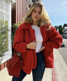 Winter Mode Outfits, Natasha Oakley, Jacket Outfit, Pinterest Fashion, Red Outfit, Fashion Mode, Looks Style, Mode Inspiration, Looks Vintage