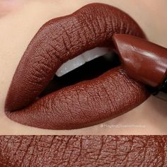 Pretty Lipstick Colors, Lipstick Ideas, Permanent Lipstick, Beautiful Lipstick, Lipstick Art, Makeup Lips, Creme Lipstick, Best Lipsticks