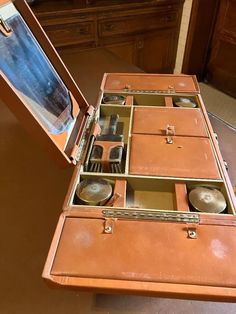 Actors Vintage Theatrical make-up case; Walter Riemer "Porgy & Bess" tour 1950's | eBay Vintage Organization, Vintage Makeup Vanities, Golden Hollywood, Dream Vanity, Makeup History, Cosmetic Train Case, Set Life, American Girl Doll Diy, Carnation Crafts