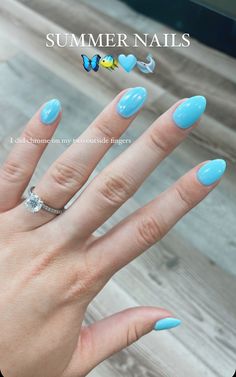 Cute Summer Nails Chrome, Chrome Nails Oval Shape, Short Summer Chrome Nails, Minty Blue Nails, Light Blue Vacation Nails, Light Blue Nails Chrome, Blue Nails Chrome, Blue Dip Nails, Summer Nails Chrome