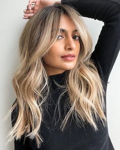 Voluminous Long Hair with a Long Fringe Soft Bangs Long Hair, Face Frame Bangs, Bangs Wavy Hair, Dunner Wordend Haar, Bangs Ponytail, Long Shiny Hair, Chop Chop, Face Frame, Bangs With Medium Hair