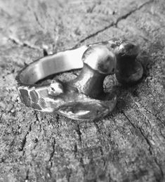 Striking and robust gothic punk ring in the shape of a femur bone with hammered arm and semi-realistic heads. Made in solid sterling silver. The hammer work is applied one by one on each ring, in the final process, which confers a different mark to each piece, so each ring is unique and different. Classic oxidized finish. A ring with its own design, which does not go unnoticed. Valid for everyday use or just in your dark nights outs. This ring is unisex and adjustable easily with some pressure. Available in three sizes: S, M, L. ## S size adjustable: - From size 5 US. 10 Spain (totally closed)   - To size 7 1/2 US. 16 Spain (maximum opening)   ## M size adjustable:  - From size  6 US. 12 Spain (totally closed) Inside diameter: 16,6mm/ 0,65 inch - To size  8 1/2 US. 18 Spain (maximum openin Femur Bone, Dark Punk, Chunky Silver Rings, Semi Realistic, Bone Ring, Dark Nights, Gothic Punk, Star Ring, Ring Women