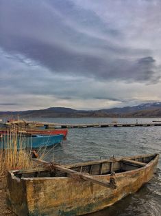 an old boat sitting on top of a lake