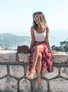 woman summer outfits, cute photos, cute outfit, #summeroutfitforwoman #cute #cutephotos #cuteoutfit #fashion #pinterest #instargram #quotes Goa Outfits, Pose Fotografi, Model Pose, Beach Photography Poses, Model Poses Photography, Fashion Photography Poses, Foto Poses, Best Photo Poses, Photography Poses Women