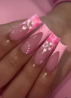 Summer Nail Inspo Tapered Square, Pink And White Nails Y2k, Pink Vacay Nails, Long Summer Nails Designs, Short Nails Acrylic Summer 2024, Y2k Hibiscus Nails, May Nails Ideas 2024 Square, Pink Nails Ideas 2024, Vacation Nails Mexico