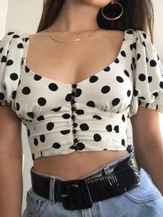 Polka Dot Crop Top, Puff Sleeve Crop Top, Crop Top Outfits, Crop Top Sweater, Floral Print Shorts, Mode Inspiration, Ladies Dress Design, Blouse Styles, Types Of Fashion Styles