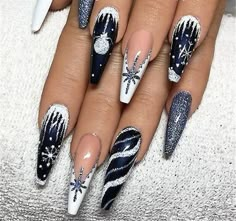 Nails With Fire, Nail Art Noel, Xmas Nail, Nails Dark, Special Nails, Nails Elegant, Nail Colors Winter, Cute Christmas Nails