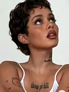 Haircuts Ideas For Short Hair, Zendaya Pixie Cut, Curly Hair Inspiration Short, 1990s Short Hair, Brides With Pixie Haircut, "bixie" Haircut Black Women, Hairstyle Curly Short Hair, Super Short Bob Haircut, Curly Grown Out Pixie