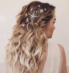 Be Inspired PR on Instagram: “When the stars & snowflakes align for the most perfect hairstyle in all the land ✨🌟❄💫⭐ (#Repost from @laurenconrad, Hair by @kristin_ess)” Edgy Bridal Hair, Christmas Party Hair, Teenage Style, Christmas Party Accessories, Winter Hair Trends, Trendy We Fryzurach, Bohemian Wedding Hair, Sparkly Accessories, Christmas Hair Accessories