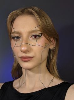 #cyberpunk #cyberpunkmakeup #makeup #makeupideas #eyes #eyeshadow #makeuplook #makeuptutorial Halloween Costumes Cyberpunk, Industrial Makeup, Transformers Makeup, Cyberpunk Alien, Cyberpunk Halloween Costume, Cyberpunk Makeup Men, Robot Costume Makeup, Cyberpunk Halloween, Halloween Cyberpunk