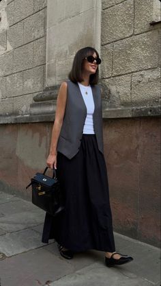 Black Maxi Skirt Styling, Black Vest Outfit Women, Black Maxi Skirt Outfits, Black Waistcoat Outfit, Vest And Skirt Outfit, Waistcoat And Skirt, Black Maxi Skirt Outfit, Waistcoat Outfit, Tops Stylish