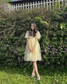 Organza Dress Aesthetic, Frock Outfits Ideas For Women, Short Frocks Design For Girl, Poses Western Dress, Western Dresses Aesthetic, Poses In Frock Dress, Simple Photo Poses In Frock, Frocks Poses For Women, Aesthetic Frock Designs