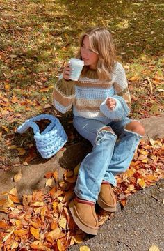 Fall Fits Pumpkin Patch, October Fits Aesthetic, Casual Fall Photoshoot, Outfit Ideas Fall Aesthetic, Early September Outfits, November Photoshoot Ideas, Fall Fair Outfit, Fall Instagram Pictures, Fall Girl Aesthetic