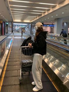 Aesthetic & Trendy Airport Outfits Inspo Trendy Airport Outfits, Outfit Airport, A Celebrity, Airport Outfit, Shopping Cart, Headphones, For Women, Travel