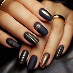 Black Matte Nails With Gold Design, Nails With Tape Design, Matte Black With Gold Nails, Black Nails With Gold Stripe, Black And Gold Fall Nails, Long Nails Nail Art, Black Nails Matte Design, Nail Black Gold, Black Purple Nail Designs