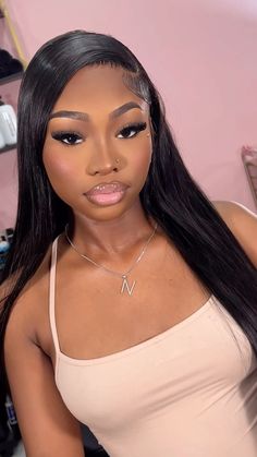 Soft Makeup Glam Look, Soft Beat Makeup Brown Skin, Professional Makeup Black Women, Bday Makeup Looks, Light Birthday Makeup, Soft Beat Makeup Black Women, Tinted Eyebrows Black Women, Light Makeup Black Women, Glowy Natural Makeup Look