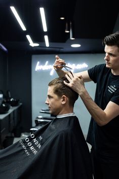 Gentlemans Barber Shop, Barber Shop Photography, Barber Instagram Ideas, Barber Shop Photography Lifestyle, Barber Instagram, Barber Man, Bike Couple, Hair Salon Business