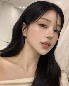 Clean Korean Makeup Look, Clean Asian Makeup Look, Fall Makeup Looks Korean, Asian Clean Girl Makeup, Clean Girl Makeup Asian, Igari Makeup, Pale Skin Makeup, Korean Makeup Look