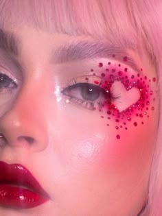 heart-shaped red gems eye makeup look Heart Makeup, Rhinestone Makeup, Day Makeup Looks, Heart Eye, Graphic Makeup, Valentines Makeup