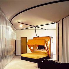 joe colombo iconic design - Google Search Mid Century Modern Bed, 80s Decor, 1970s Decor, Italian Furniture Design, Decor Pad, Living Spaces Furniture, Space Interiors