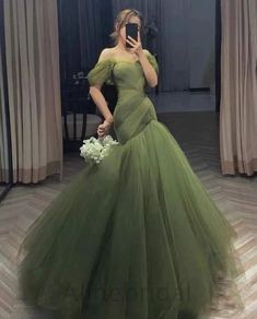 Off The Shoulder Prom Dresses, Prom Dresses 2022, Detail Couture, Robes Glamour, Mode Tips, Dresses 2022, Floor Length Prom Dresses, Prom Dress Inspiration, Pretty Prom Dresses