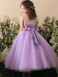 Lilac Flower Girl Dresses, Classy Evening Gowns, Purple Flower Girls, Best Formal Dresses, Purple Flower Girl Dress, Long Flower Girl Dresses, First Communion Dresses, Evening Party Gowns, Tulle Ball Gown