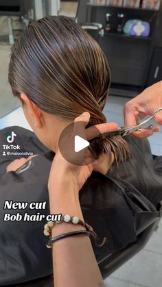 Short To Long Bob Haircuts, The Bob Haircut, Diy Inverted Bob Haircut At Home, How To Cut Ends Of Hair, Cami Cut Hair, Short V Shaped Haircut, Diy Bob Haircut At Home Step By Step, New Trend Haircut, Trend Haircut 2024