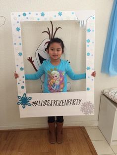 DIY photo frame for her Frozen party we could probably put two 2x4 stakes to go into dirt and put outside Diy Frozen Birthday Party, Cadre Photo Diy, Frozen 3rd Birthday, Frozen Kids, Frozen Bday Party, Frozen Birthday Theme, Elsa Birthday, Frozen Themed Birthday Party