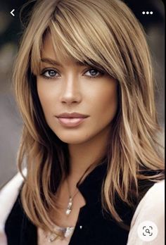 Summer Hair Color Ideas 2024, Twist Hairstyle, Cute Layered Haircut Mid Length, Layered Haircut Mid Length, Haircut Mid Length, Cute Layered Haircut, Bangs With Medium Hair, Layered Haircut