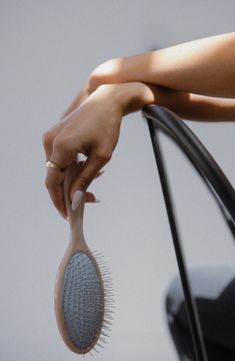 This isn’t your average wet brush. We reimagined the salon staple to be functional and beautiful for both stylists and clients. The Detangling Brush painlessly detangles hair while preventing breakage, static and frizz. The brush can be used wet or dry and features a drainage hole for use in the shower or at the shampoo bowl without fear of water damage or retention. Metal bristles gently exfoliate the scalp and move natural oils and products through hair while being durable enough to last behin Hairstylist Tools, Shampoo Bowl, Detangling Hair, Shampoo Bowls, Detangling Hair Brush, Beauty Brushes, Detangling Brush, Hair Brushes, Wet Brush