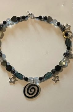 Cool Bracelets Aesthetic, Kate Brock Jewelry, Grunge Assessories, Accesories Aesthetic Grunge, Grunge Beaded Jewelry, Bracelet Ideas Grunge, Funky Jewelry Necklaces, Grunge Gifts Ideas, Hippie Fashion Aesthetic