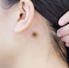 Sunflower Tattoo Meaning, Sunflower Tattoo Ideas, Small Sunflower, Omerta Tattoo, Cute Little Tattoos, Butterfly Tattoos, Cute Small Tattoos