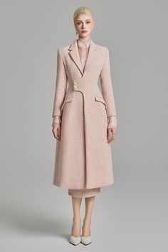 The sophisticated square shoulder design and calf-length cut exude a timeless charm, while the classic tweed fabric adds a touch of refinement. Elevate your wardrobe with this exquisite piece.