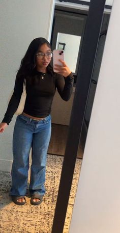 Half Button Up Shirt Outfit, Cute Simple Summer Outfits Black Women, Simple Outfits To Wear To School, Y2k Outfit Ideas Black Women, Plain Outfit Ideas, Black Clean Girl Outfits, Calm Fits For School, Girly Streetwear Fashion, 2024 School Outfits