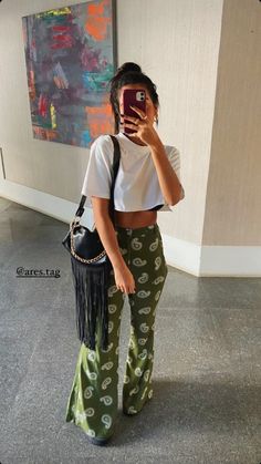 @sstyle.me Boho Mom Outfits, Estilo Hippie, Hippie Outfits, Feminine Outfit, Clothing Hacks, Girly Fashion, Mom Outfits, Looks Style, Mode Inspiration