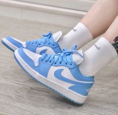 Nike 2020, Women Jordans, Nike Aj1, Outfit Jordan, Shoes Popular, 2020 Shoes, Nike Casual, Nike Outfit, Sneakers Jordans